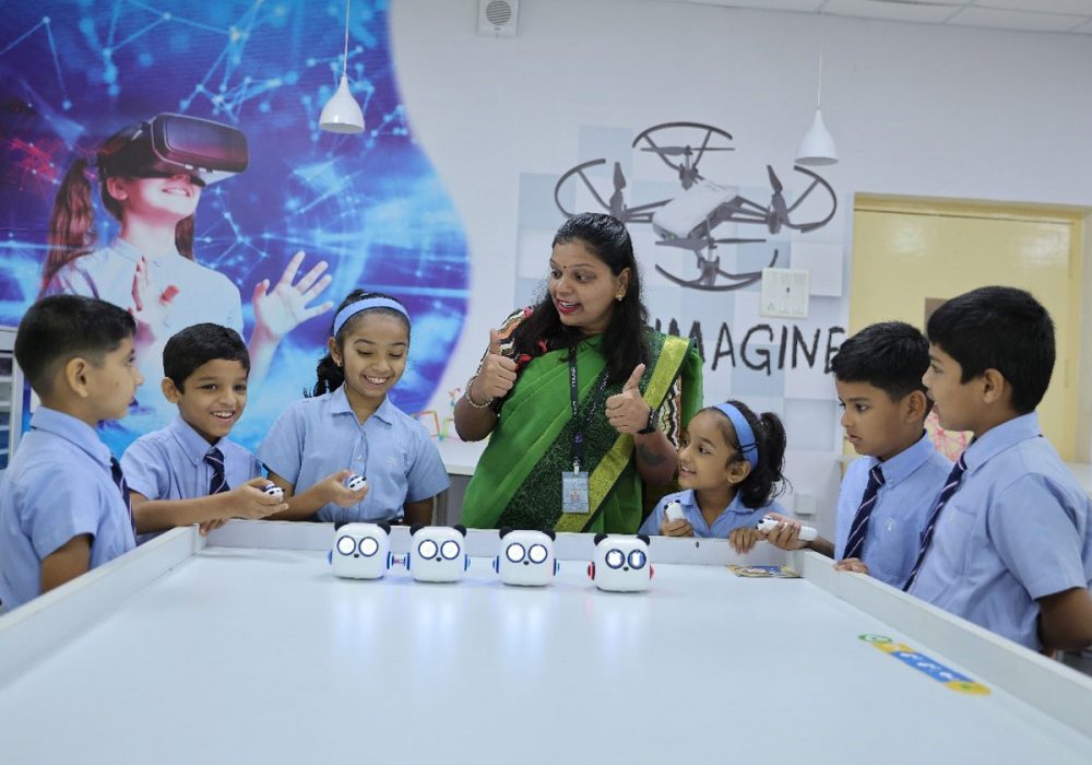 2024-2-12--17-49-12-9_positive-and-negative-impact-of-technology-on-education-banner